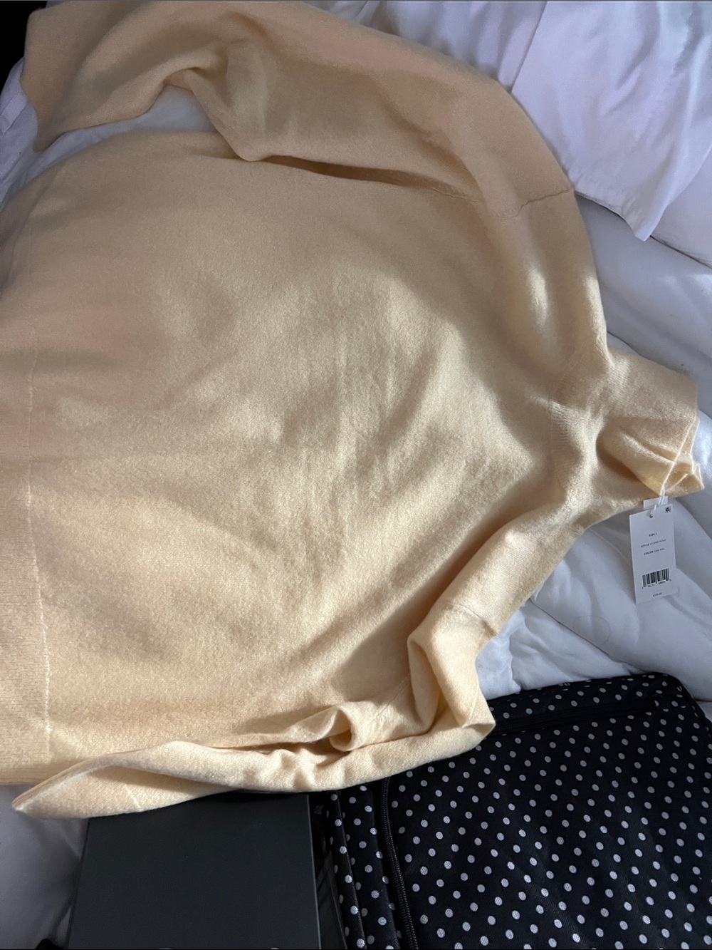 Vince Cream Turtleneck Sweater very light weight cashmere blend